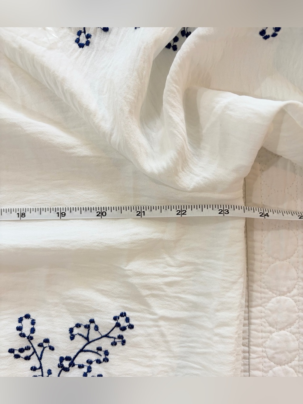 NWOT SZ L Ava & Grace White Peasant Tunic with Navy Floral Embroidery - Picture 4 of 6
